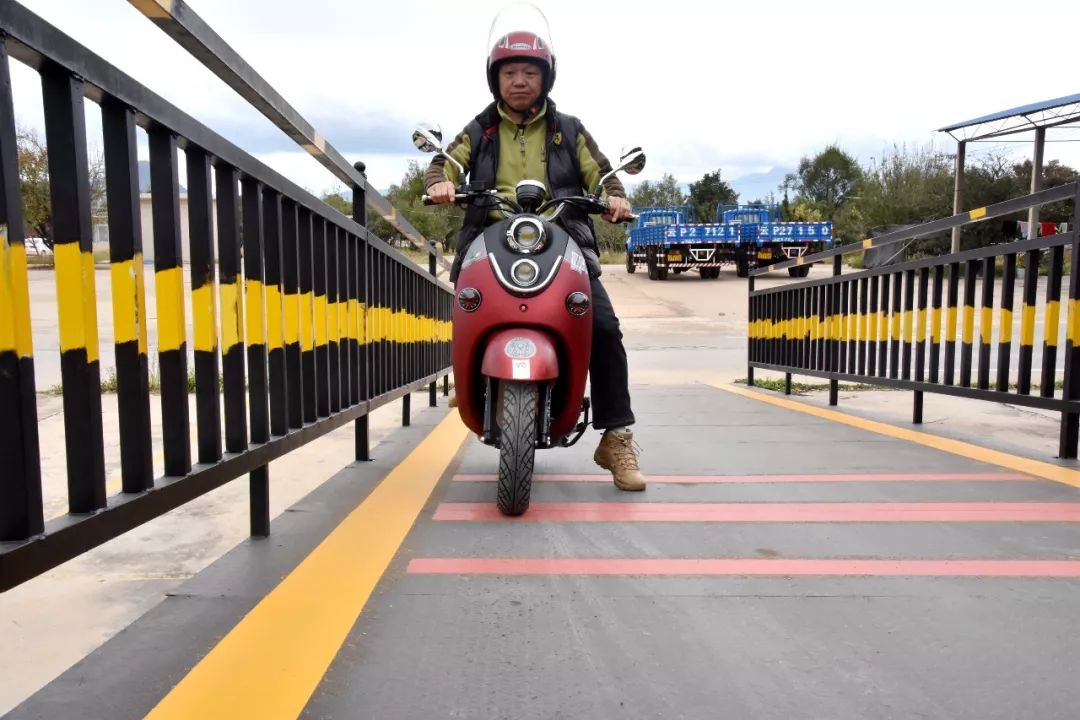 今后丽江骑电动车要考驾照无照最高可罚1000元可拘留