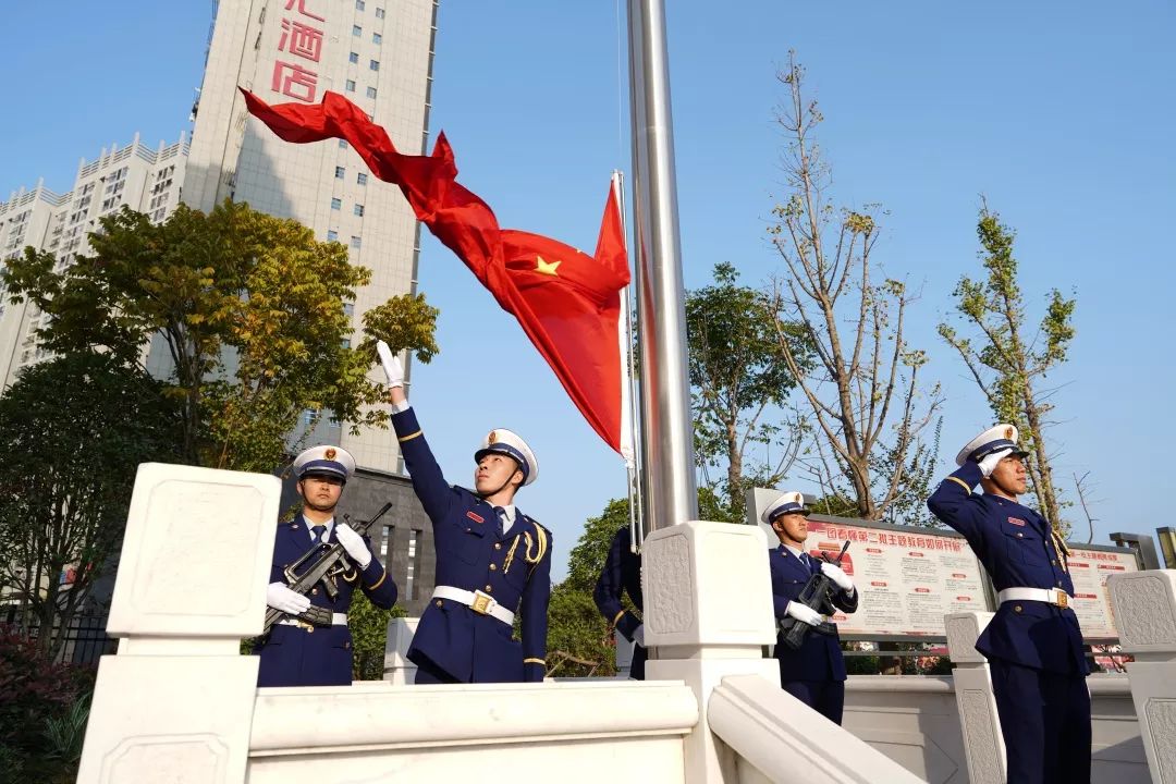 三明市消防救援支队举行升国旗仪式暨重温入队誓词活动