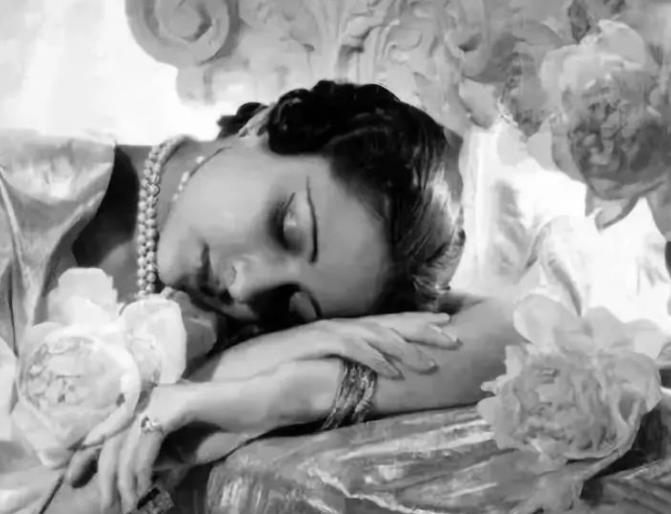 她是印度最受宠王妃,带着8子嫁入王室,拆掉丈夫王冠做项链_西塔·德维