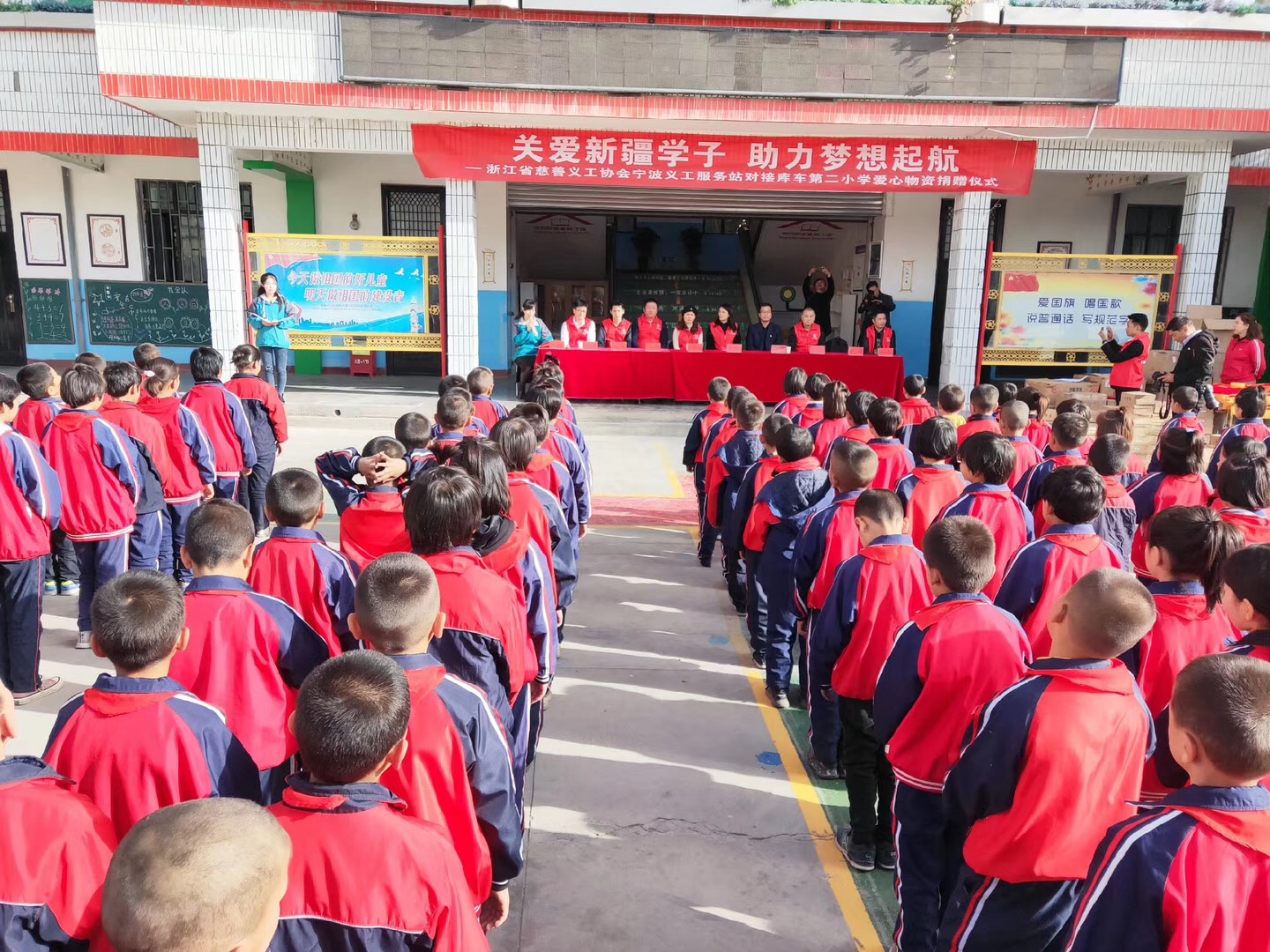 库车县第二小学党支部书记颉志红代表受捐单位对宁波爱心人士的真情