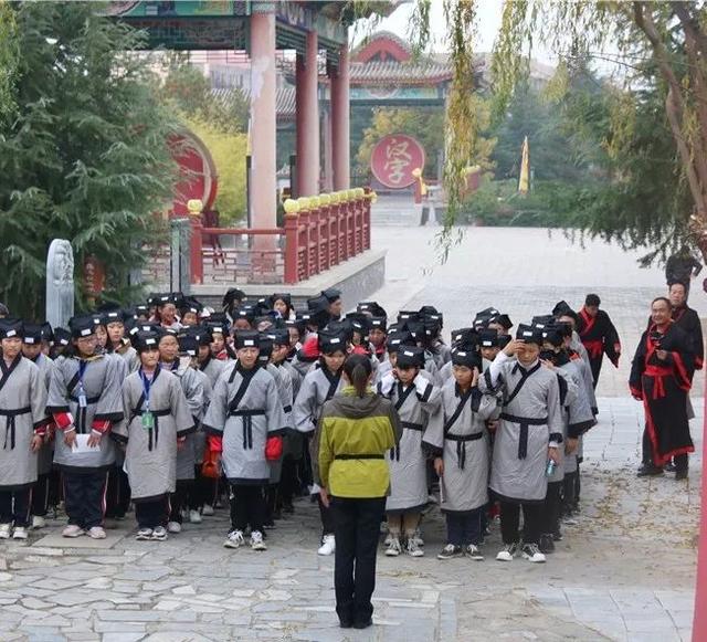 大荔县埝桥镇初级中学来到仓颉庙景区开展研学旅行(图1)