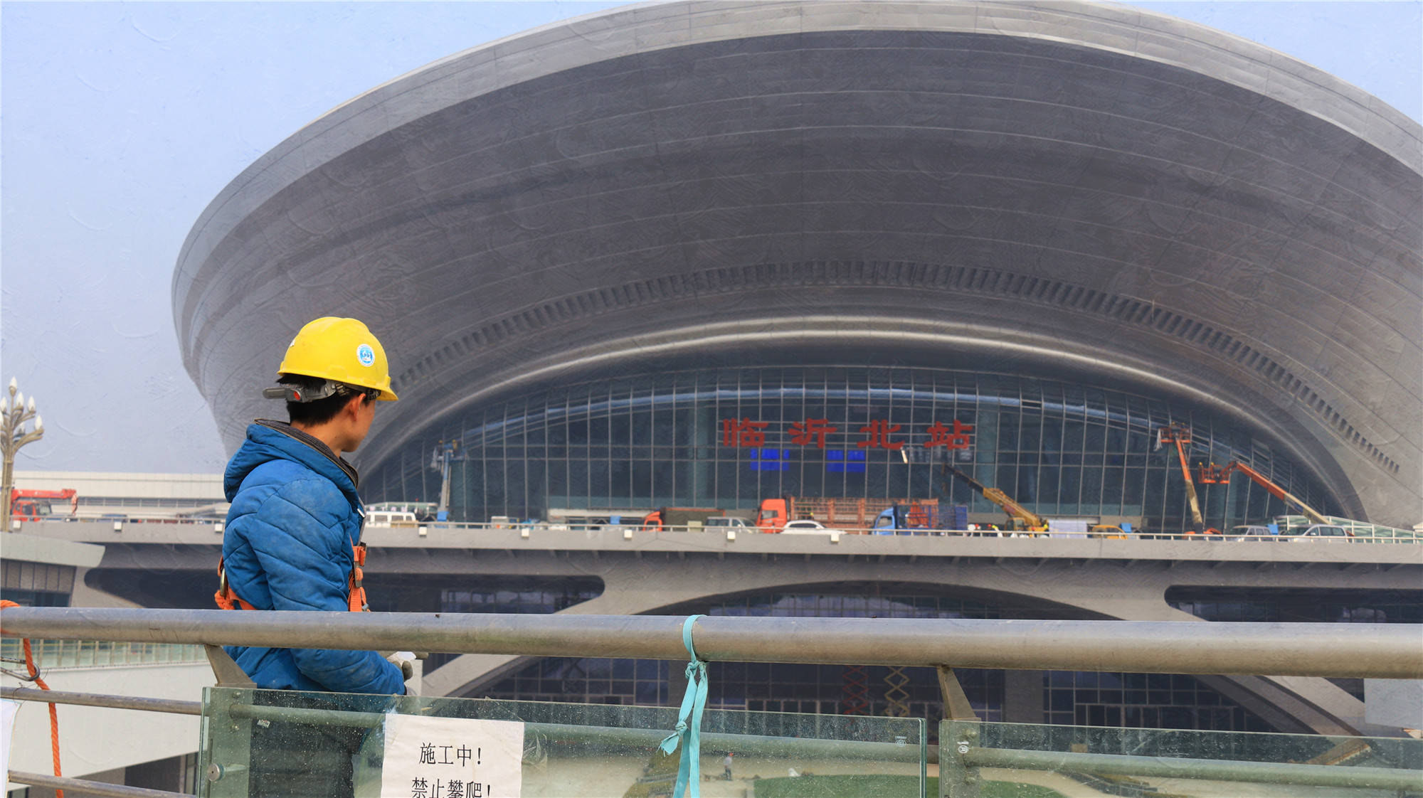 11月6日,首批試乘魯南高鐵的20位市民從臨沂北站乘坐高鐵