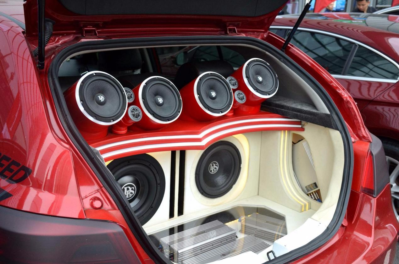 选择哪个品牌更是需要从车主常听的音乐类型上下手,能够还原录音棚的