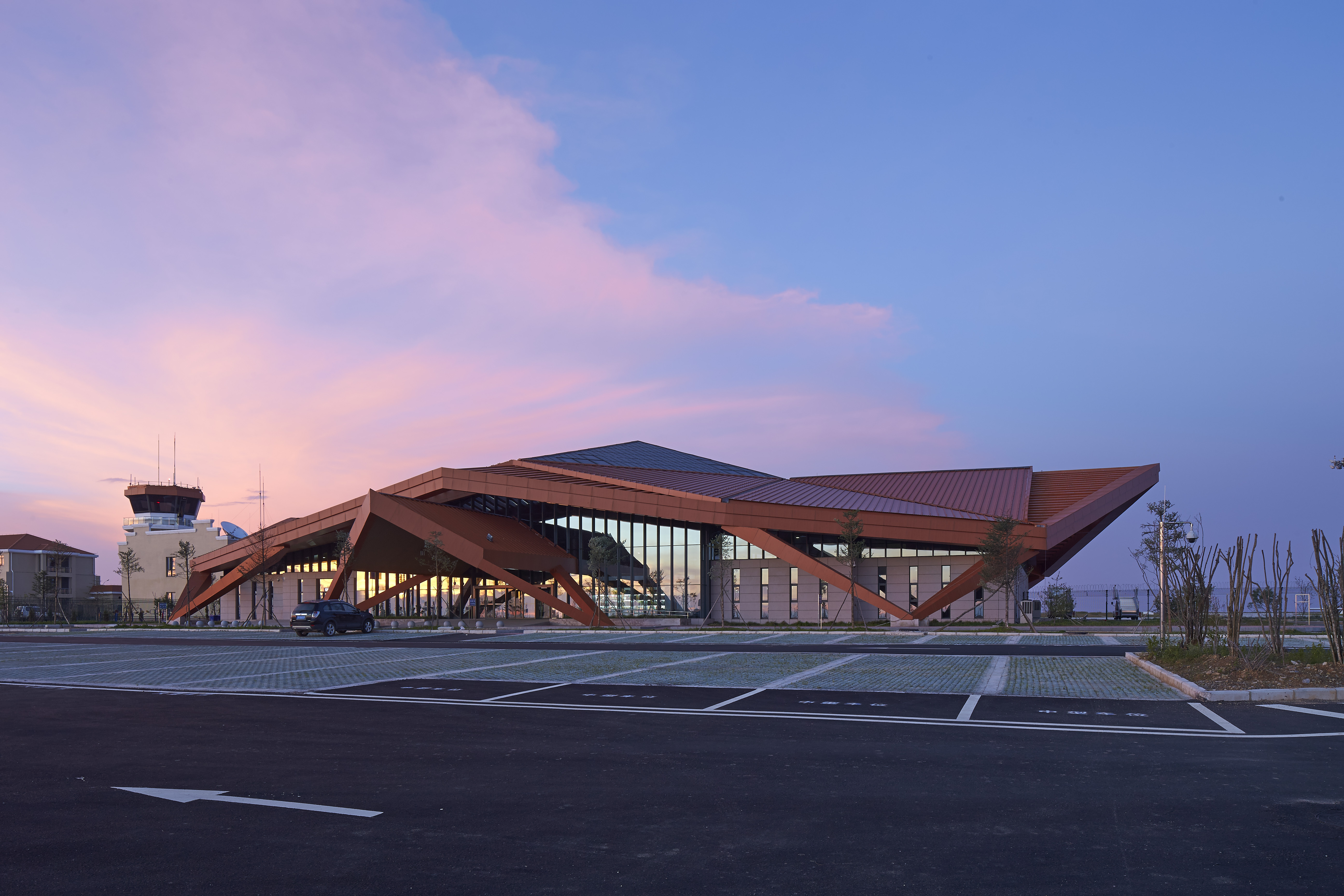 神农架机场航站楼工程▲ 2015年全国优秀工程勘察设计行业建筑电气