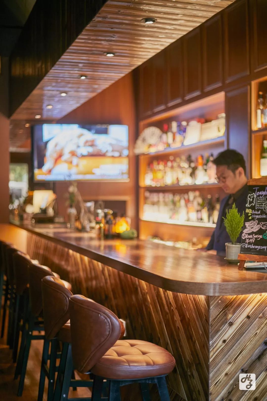 这家隐藏在社区边的复古小酒馆据说有着很多故事