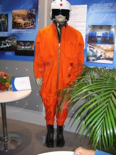 人民空军成立70周年，最酷不过飞行服！_上衣