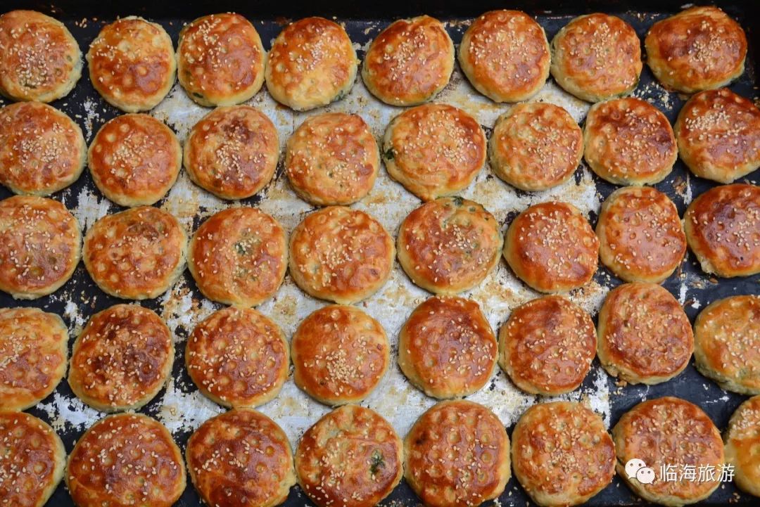 指定消费体验店授牌,并结合台州府城美食节,展示及现场品尝临海"百县