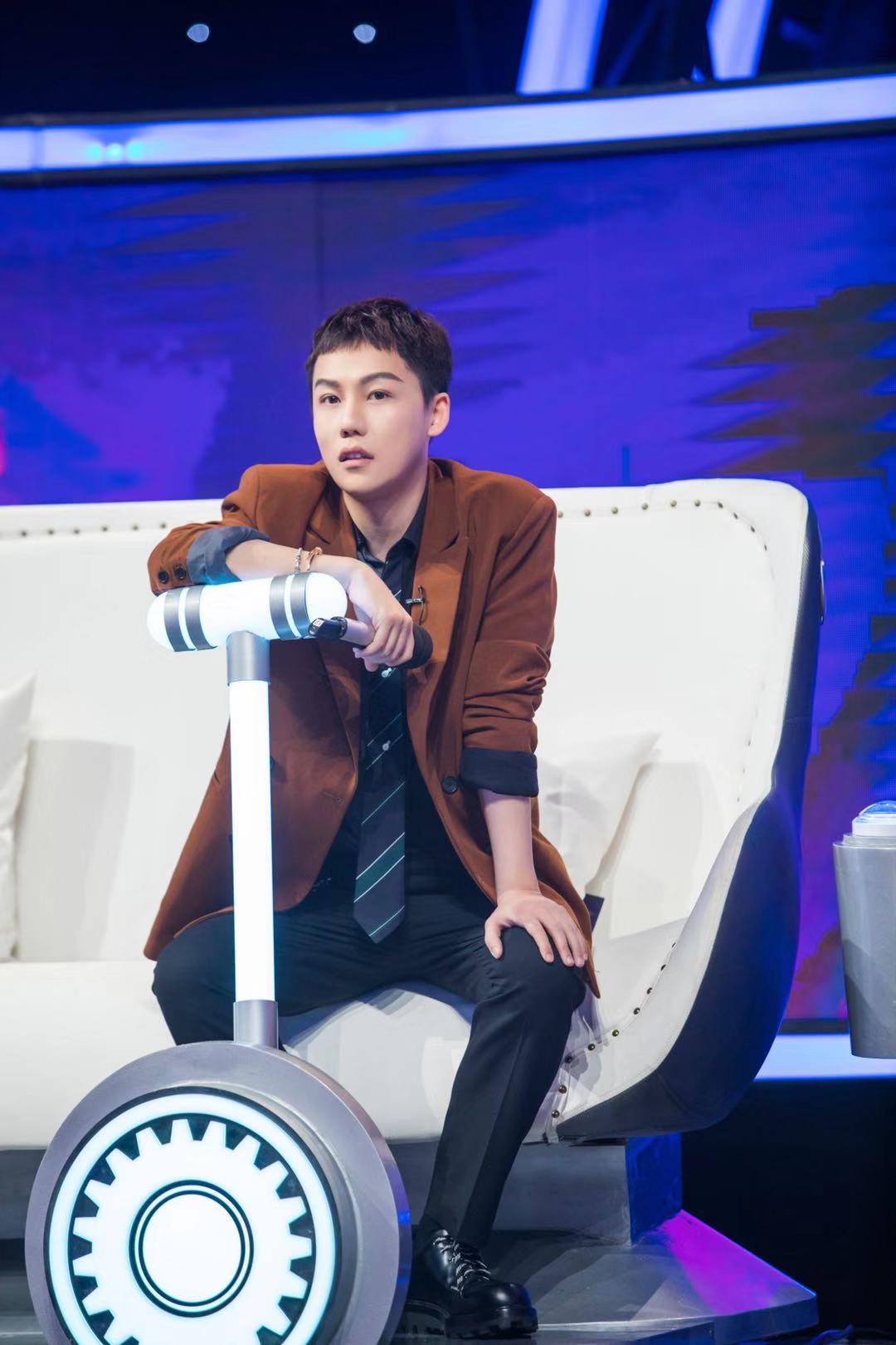 刘维嗨唱转起来化身耿直boy现场频频调侃谢娜引爆笑