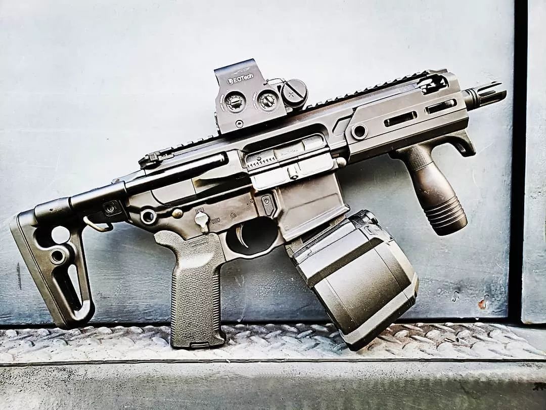 矮粗紧硬货西格绍尔公司mcxrattler短管步枪手枪图集