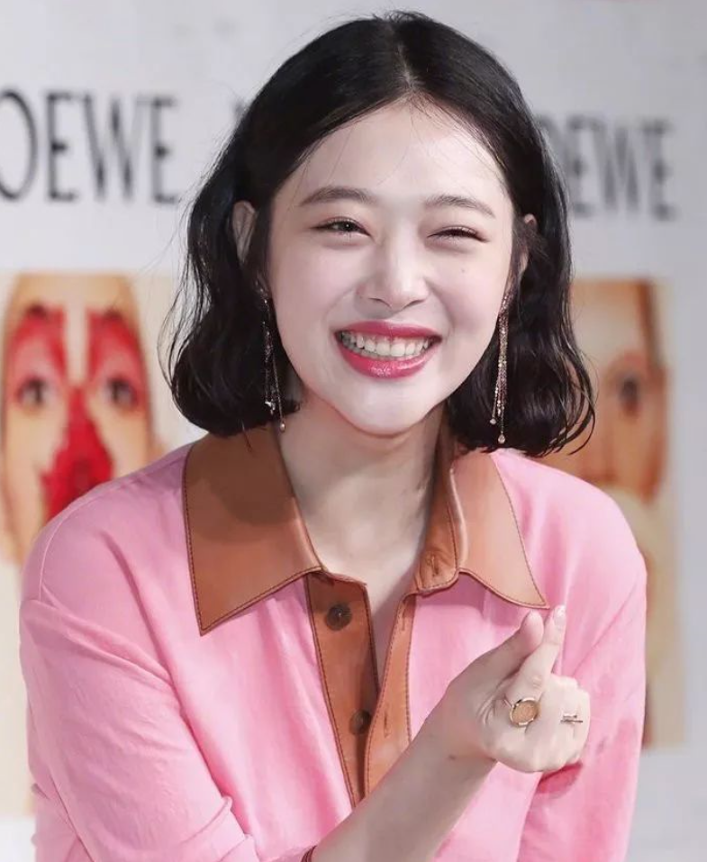 颜值天美宛如公主,笑起来莫名像雪莉转世!