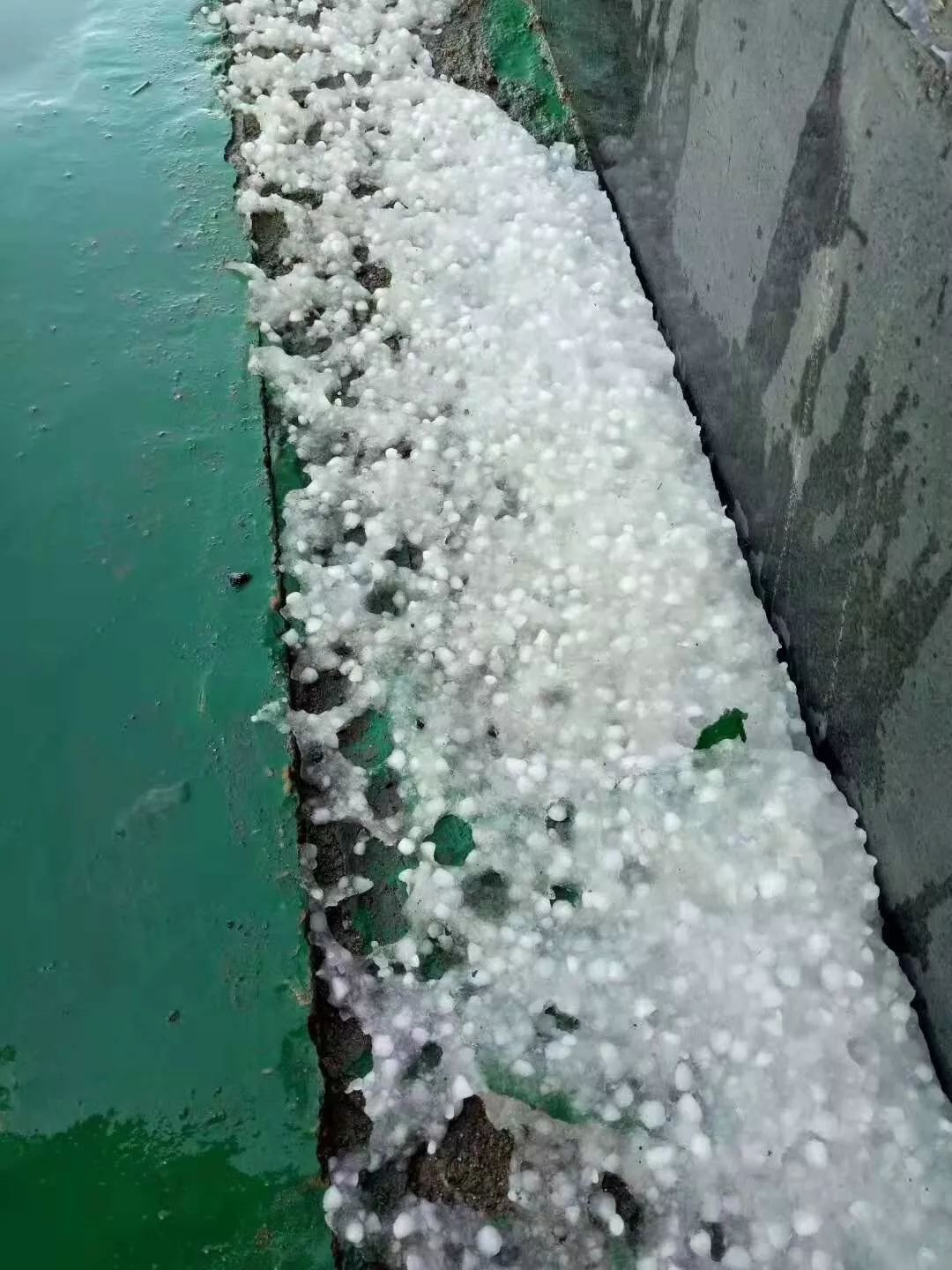 威海在内山东多地突降冰雹未来几天冷空气持续发威快把羽绒服加入购物