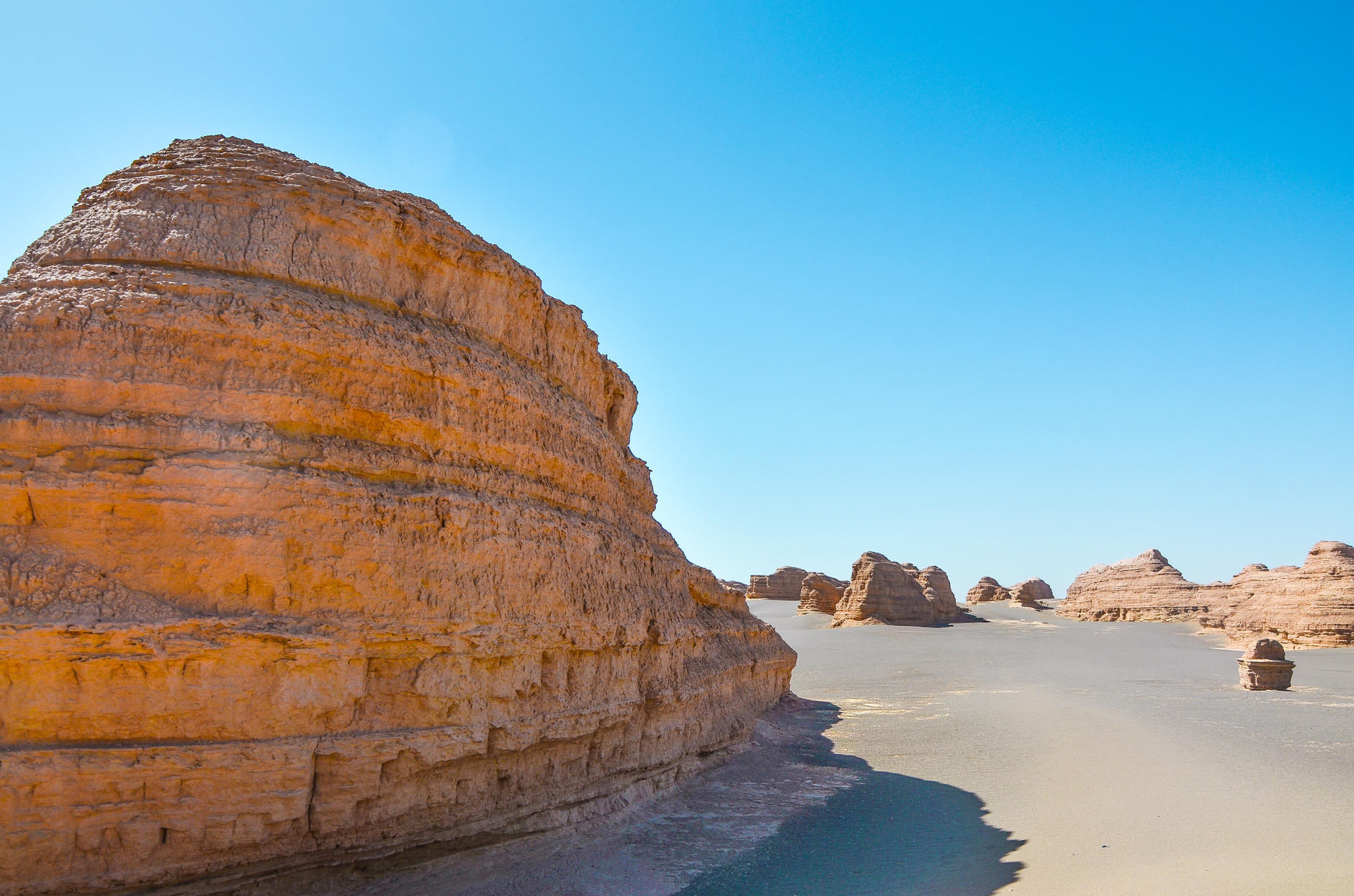 被沙漠戈壁包围的敦煌这四大必打卡景点你一定知道