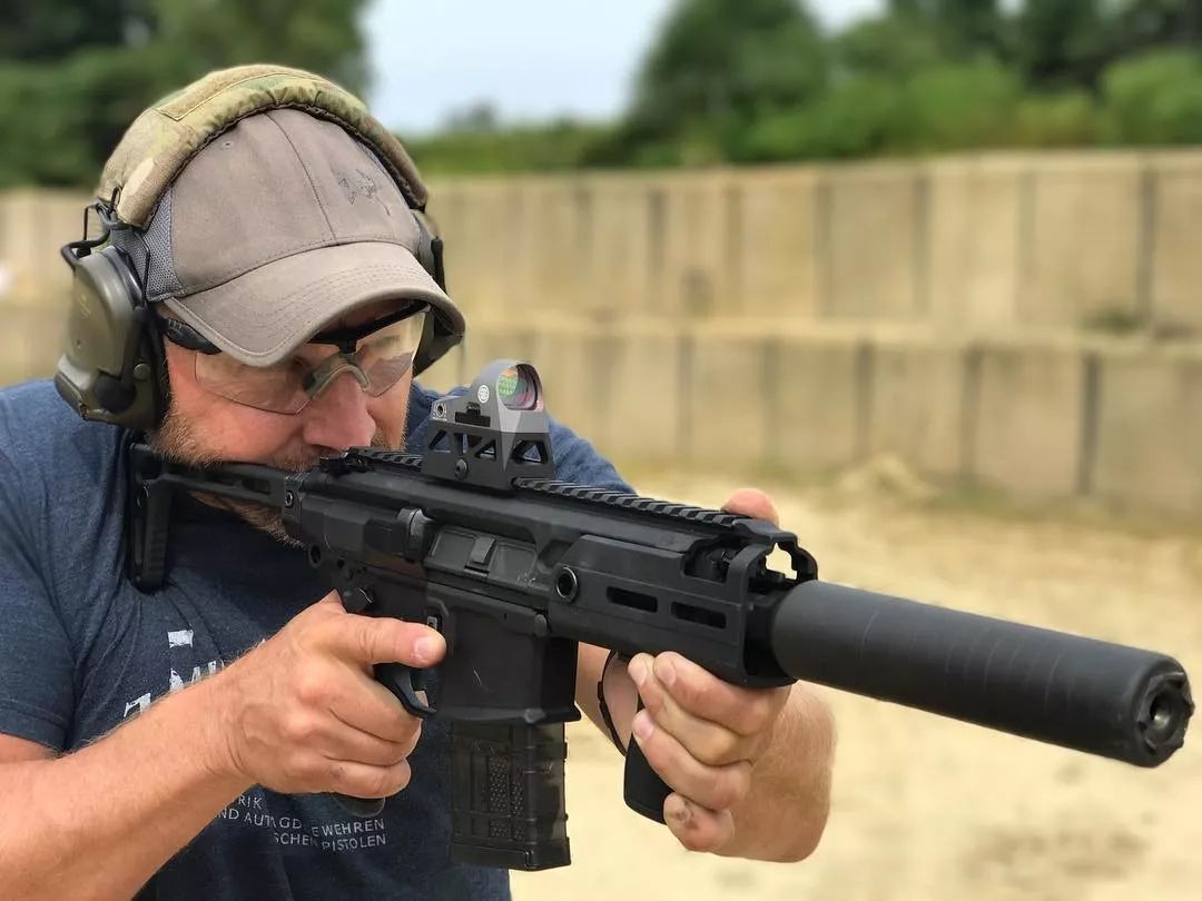 矮粗紧硬货西格绍尔公司mcxrattler短管步枪手枪图集