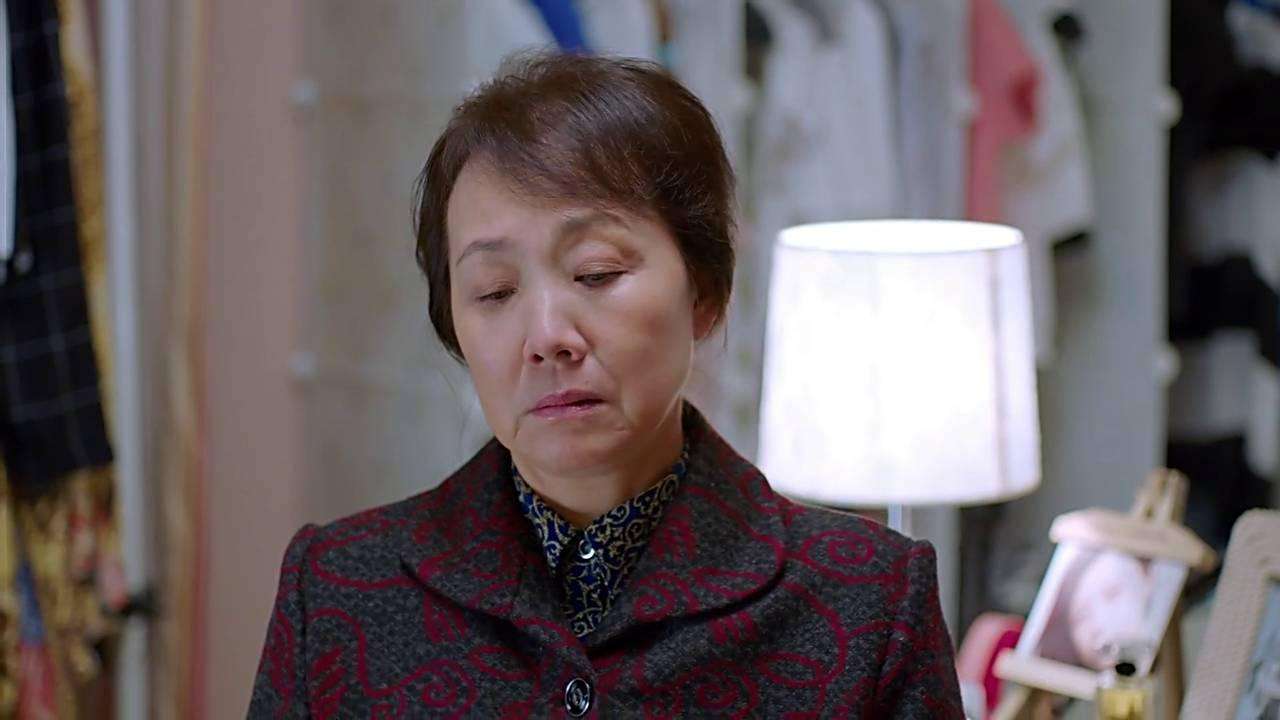 有篇文章《寂寞的打锣人》,其中有一段写台湾作家黄春明和他儿子的事