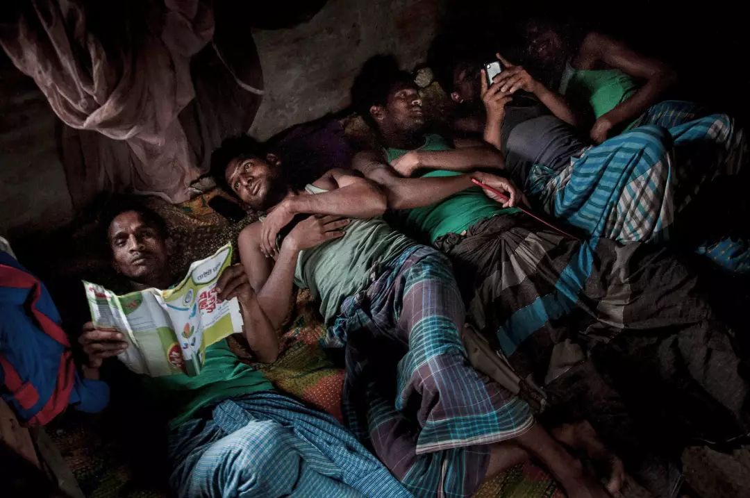 越南39具尸体撕开偷渡产业链:穷,真的可以逼死人._偷渡者