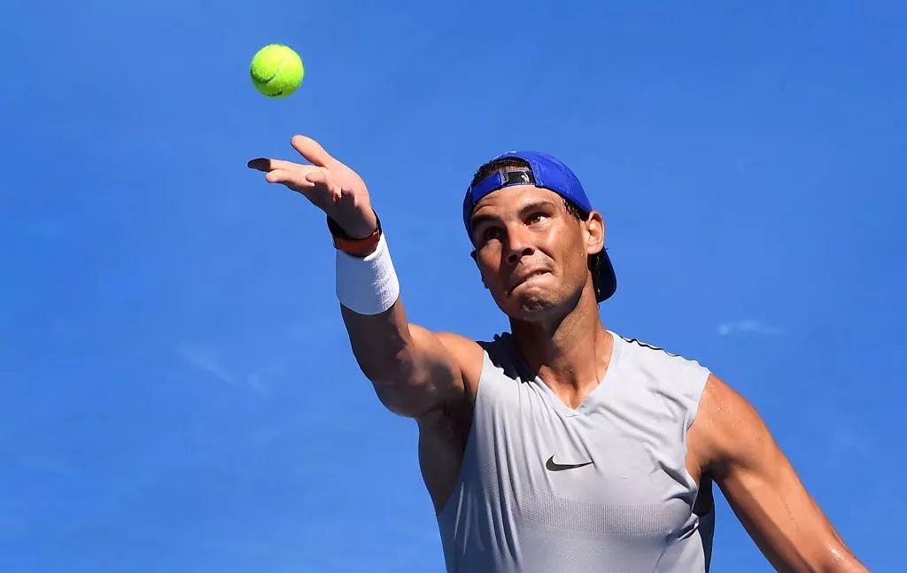 抛球,看似简单的一个动作,却影响着发球的方方面面.