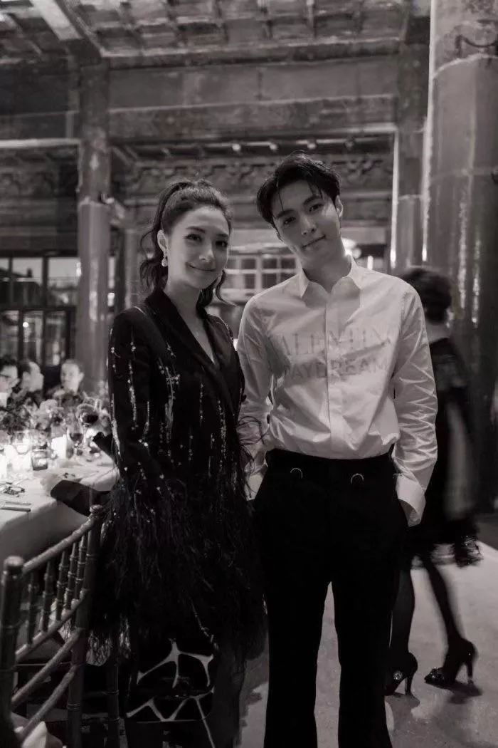 泰娱乐资讯mew再次与张艺兴破次元同框mai花海照超惊艳