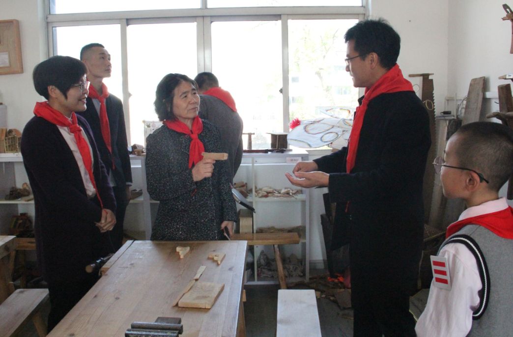 全国少先队工作学会副会长,原省总辅导员魏慈瑛老师