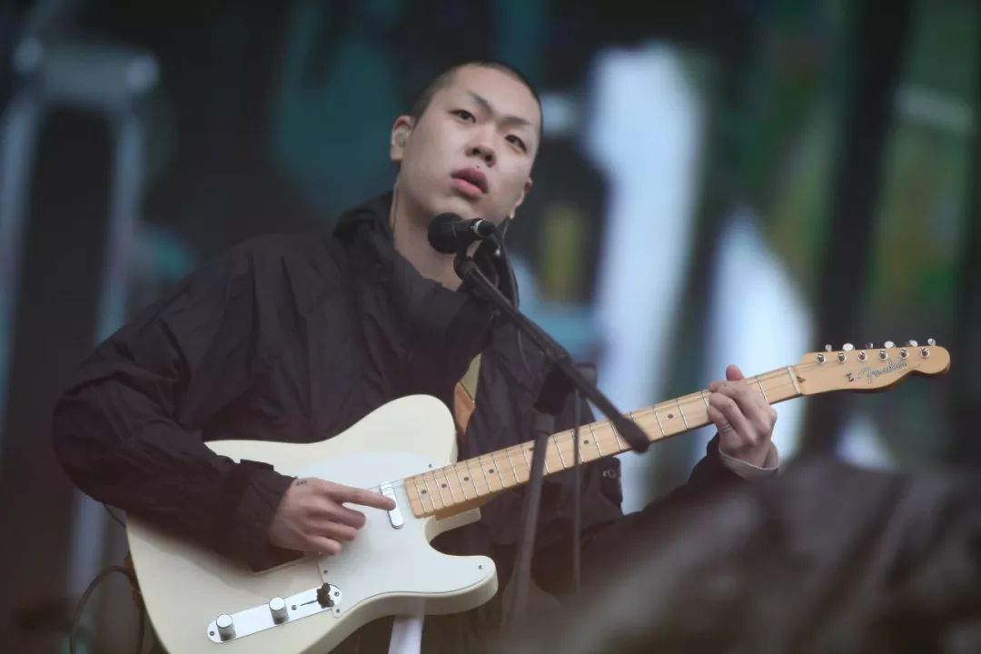 这支被国内乐迷吹上天的韩国乐队,真的黔驴技穷了?_吴赫