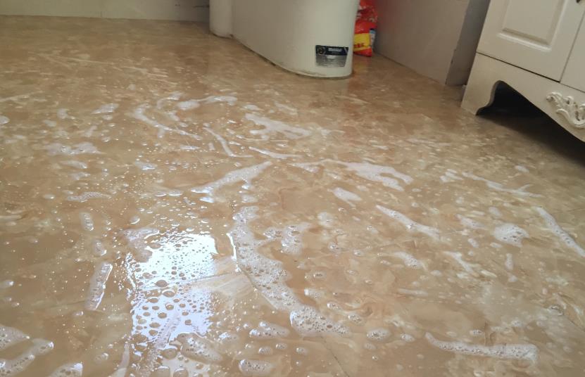 蜗牛防滑|解决瓷砖湿滑难题,适老化措施时刻受益_地面