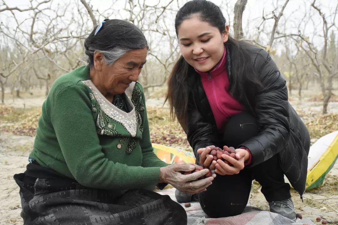 【民族团结一家亲】 亲戚的贴心人 人民的好干部_古丽娜尔