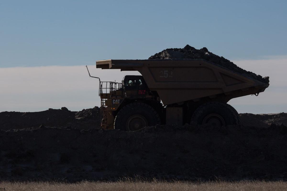 阿巴拉契亚地区矿产资源丰富,雨量充沛,水陆交通便利.