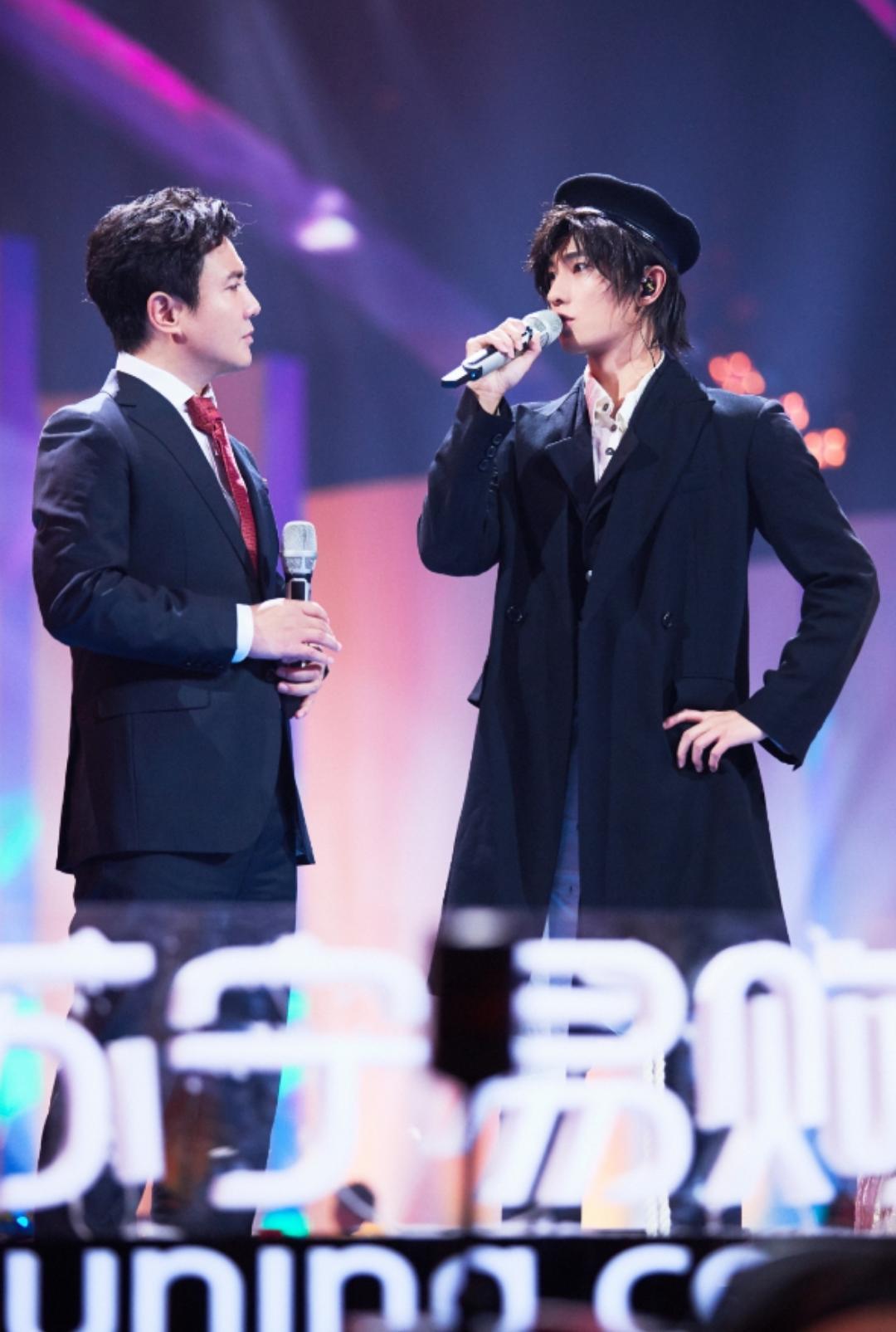 两大"校草"杨洋沈腾世纪拥抱,双十一狮晚引爆收视