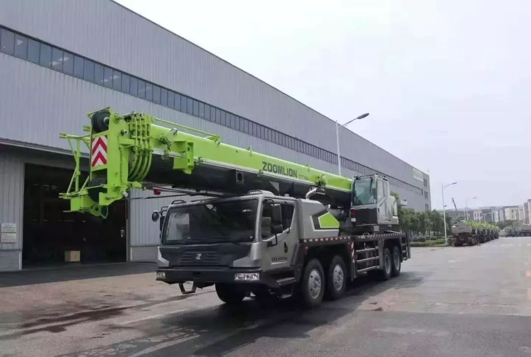 中联重科70吨吊车在近日再次升级新品ztc700h5,这是继年中618推出ztc