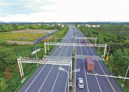 (网络配图)其实早在今年二月份,省道s352线公路,罗定市黎少镇榃卜路段