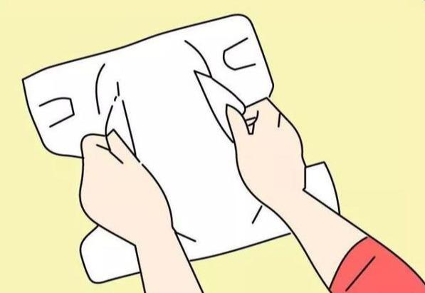 原创8个月大宝宝脊柱受伤,只因父母做错这件事,很多家长还没意识到