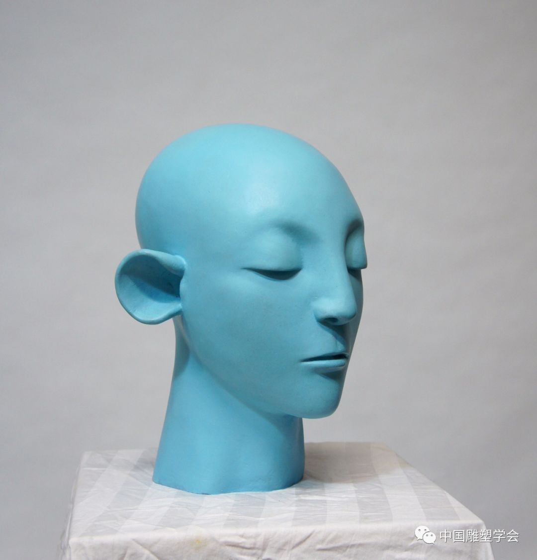 《听风者》青铜铸造,35*30*27cm,2010年《风·武》青铜铸造,120*60*