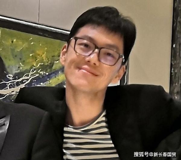 张靓颖绯闻男友近照曝光,是一名小提琴手,二人相差5岁_陈秋莳