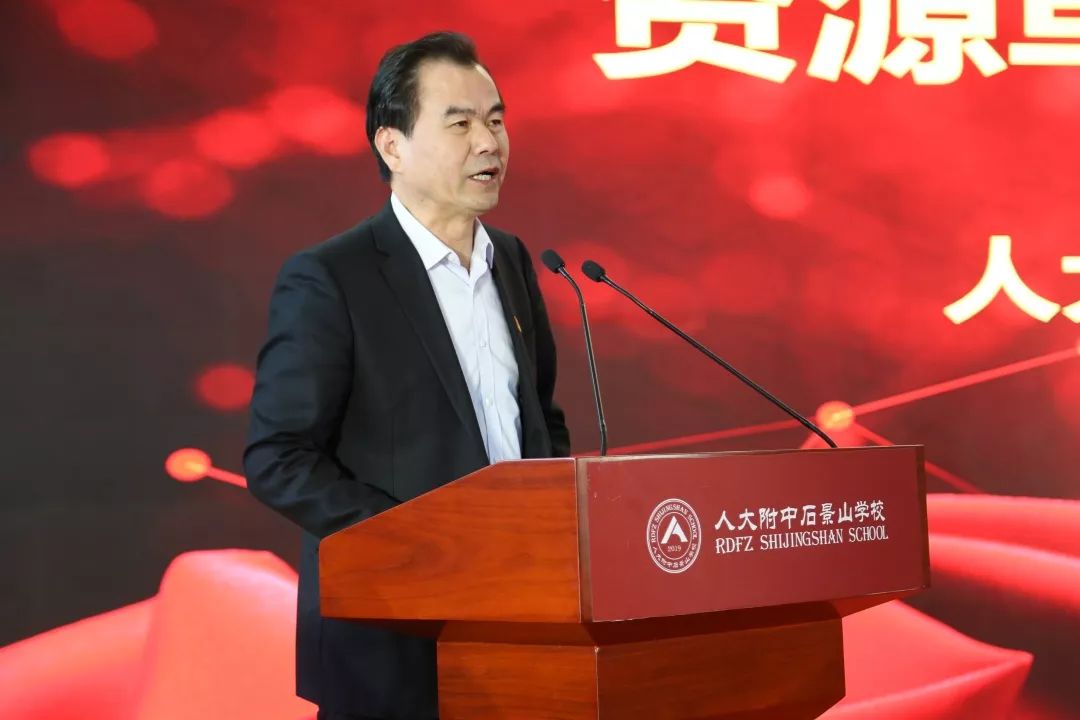 杨连明表示,新中国成立70年来,包括教育在内的各个领域都发生巨大变化