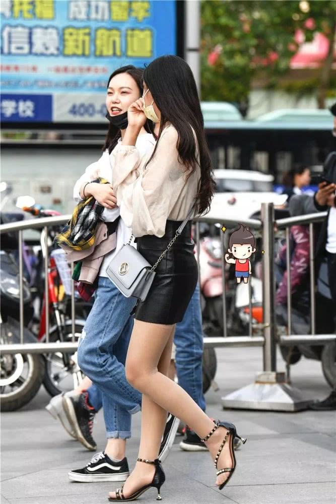 感受车里坐满了人