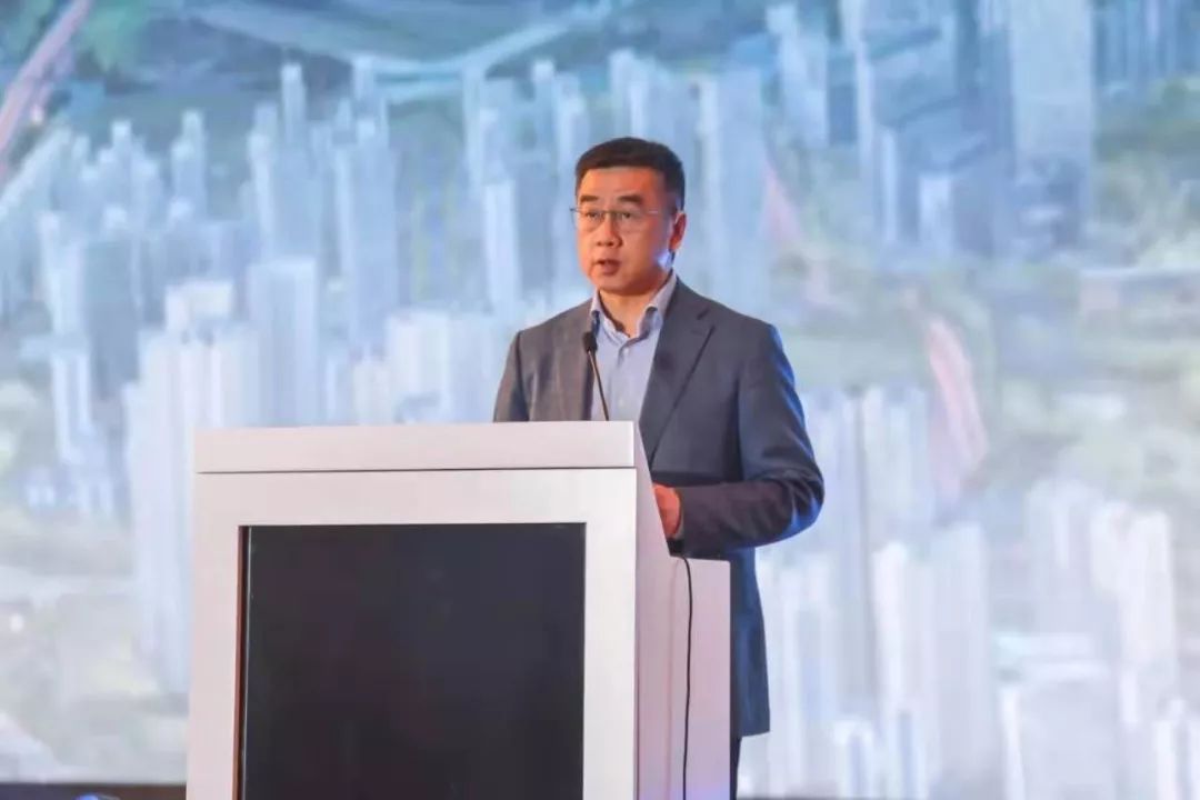 交流会上,李昂同志推介天府新区投资环境和发展机遇.