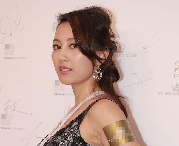 鸭王女主角袁嘉敏大胆亮相活动因电影曾遭人图片骚扰