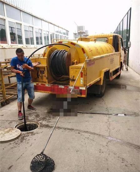 高压清洗机如何疏通清淤城市下水管道