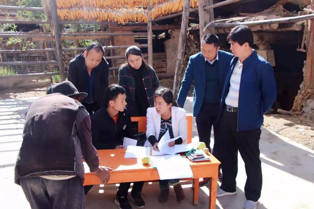 扶贫数据库用生命践诺追记舟曲县扶贫办干部张小娟