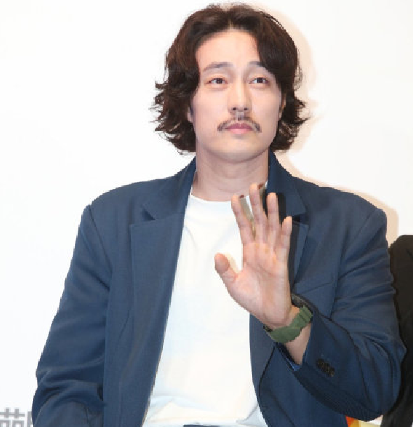 苏志燮近照曝光蓄起胡子新造型过度翻车立马老十岁