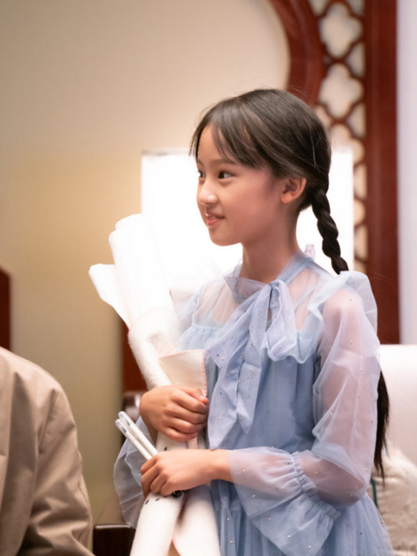 原创王俊凯妹妹才是整容式长大小时候古灵精怪近照美成翻版宋祖儿