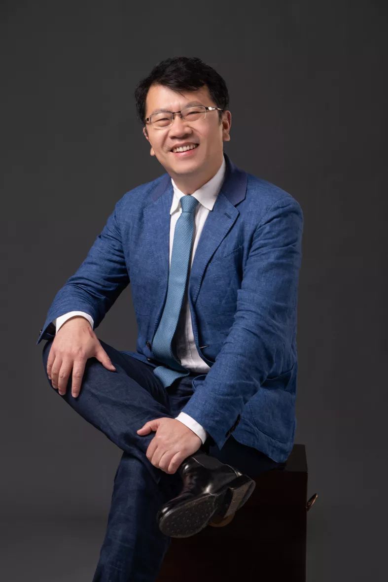 作为中国最早一批专注文化产业的投资人,林凌亲手炼