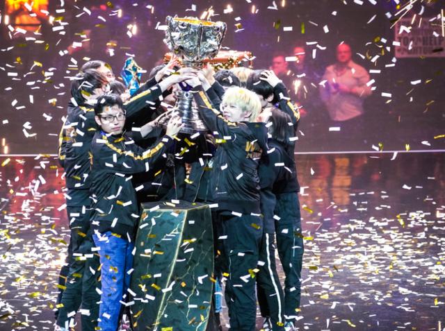 原创fpx夺冠doinb再现经典动作perkz满脸黑线g2老板口吐芬芳