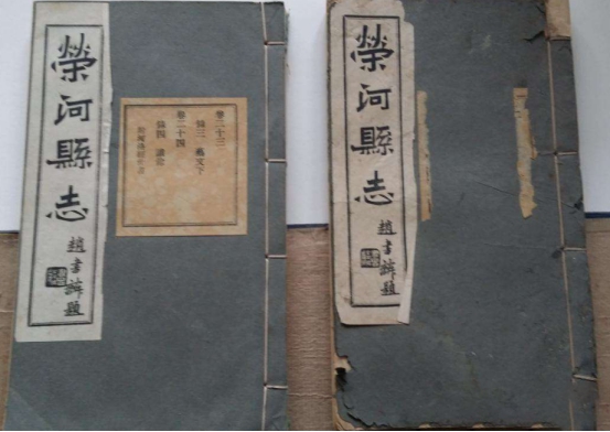 在《荣河县志》里面记载诸葛亮的母亲逃难到天兴村,在天兴村的土窑洞