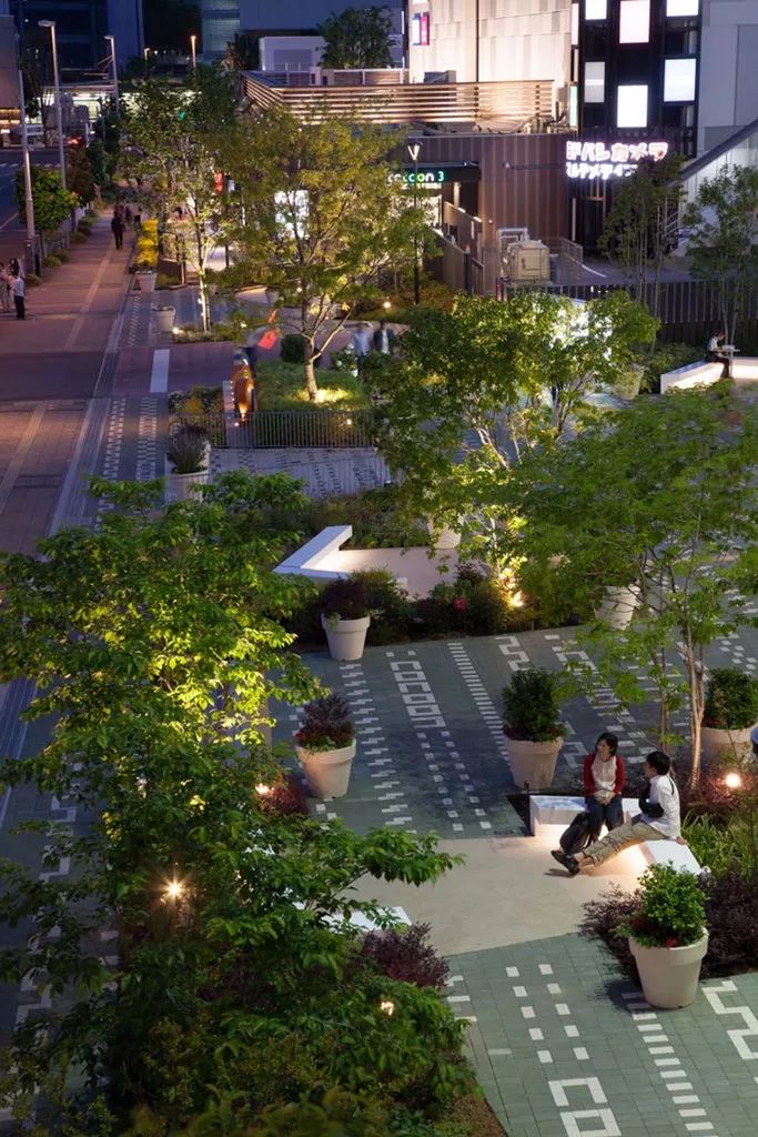 如何让情景打造成为商业街区吸客,留客的利器?