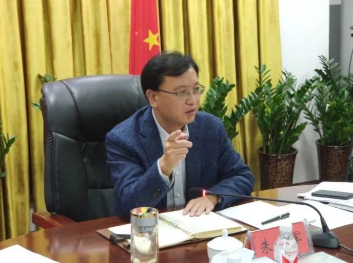 古冶区委书记朱文军深夜调度城区供暖及农村清洁取暖工作