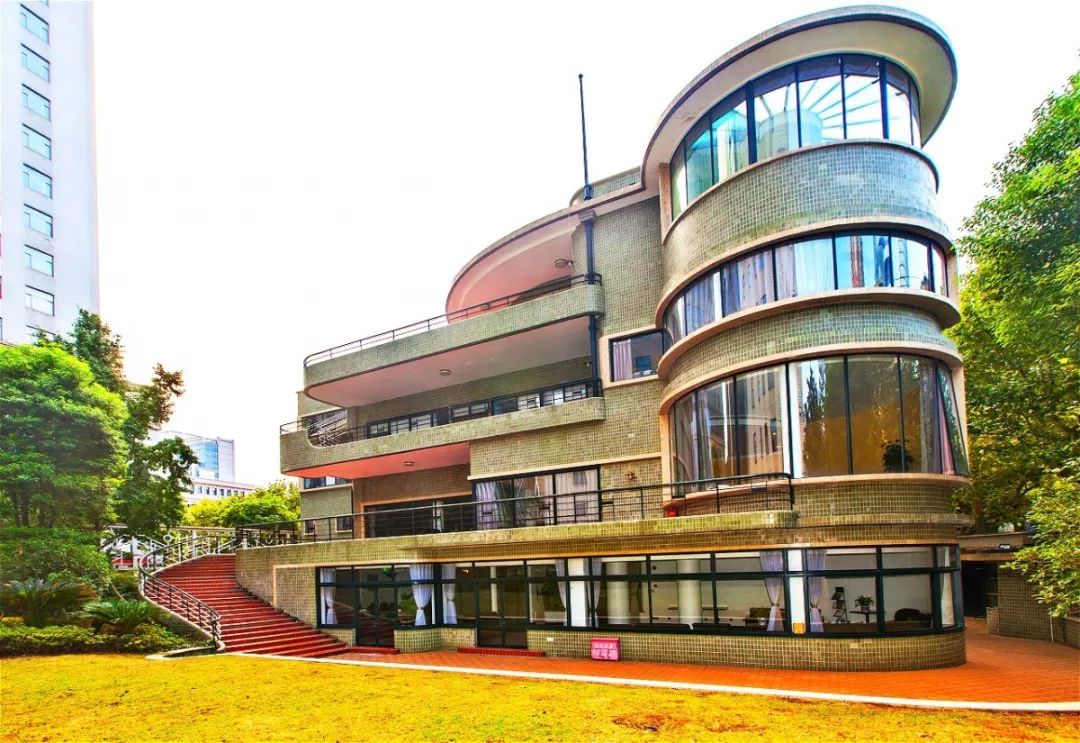 走进这幢"绿房子",见证上海滩的建筑传奇_电梯