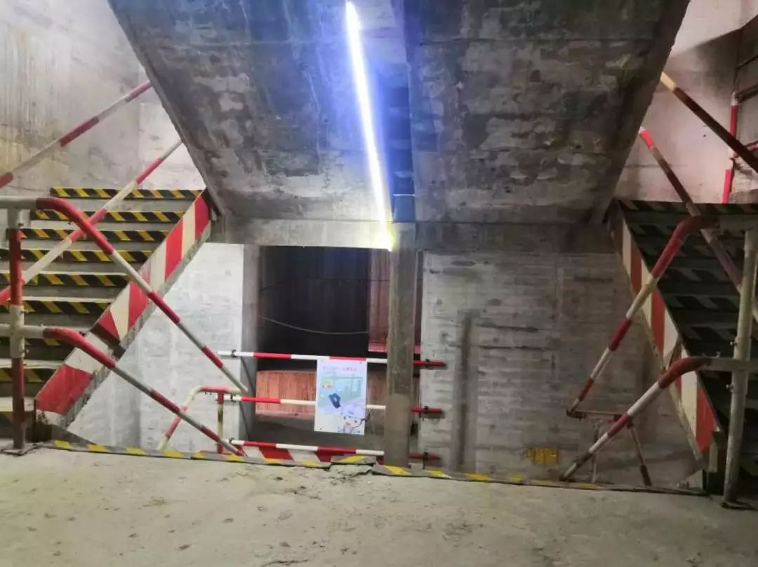 楼梯间低压照明顶模系统照明3.