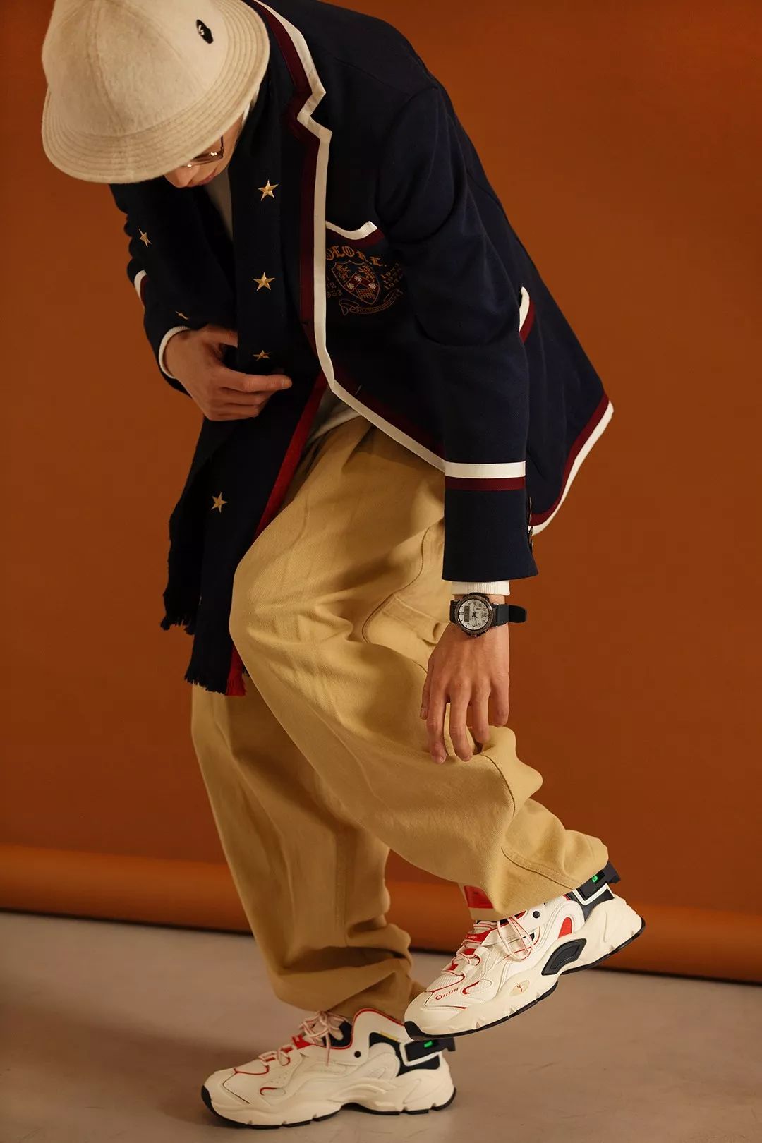 造型示范西装配球鞋的三种搭配方向