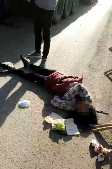 长清孝里!私家车车头钻进大货车车底!