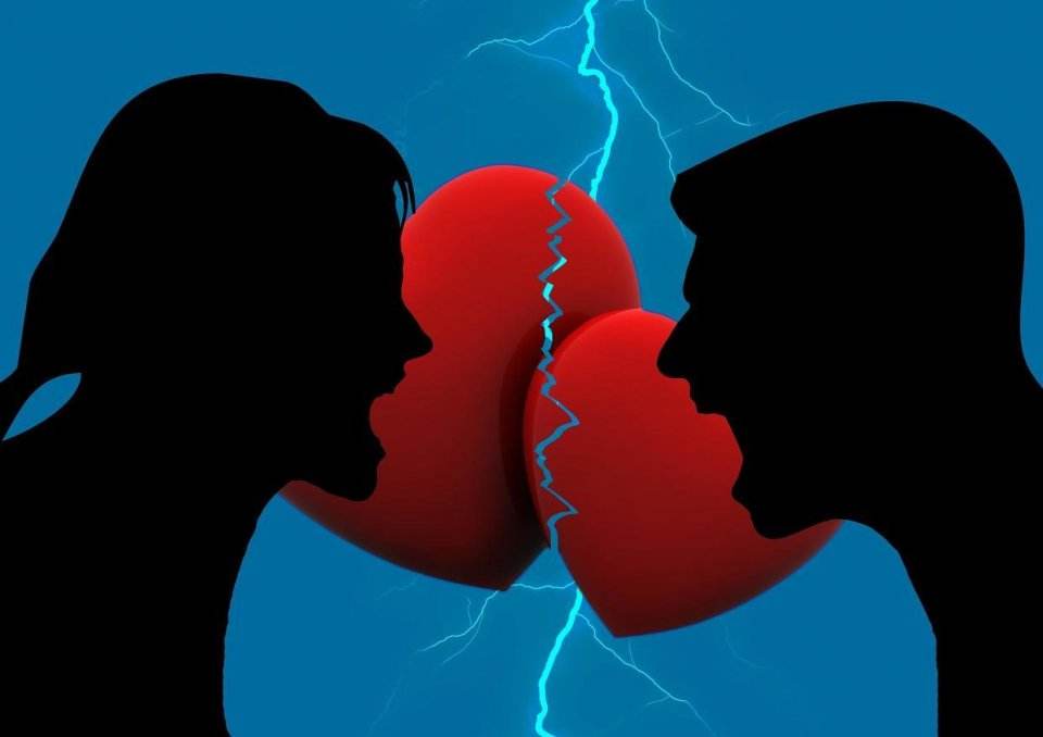 恐惧2.仇恨3.愤怒4.贪婪5.嫉妒6.报复7.迷信七种积极情绪为:1.爱2.